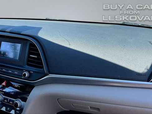 Used 2020 Hyundai Elantra SE FWD image 17