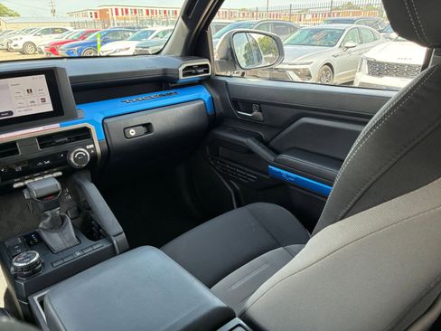 Used 2025 Toyota Tacoma TRD Off-Road AWD/4WD image 29