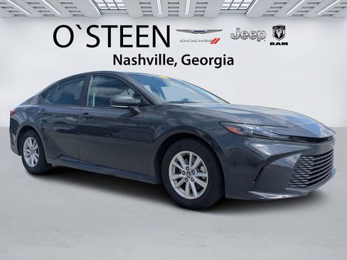 Used 2025 Toyota Camry LE image 1