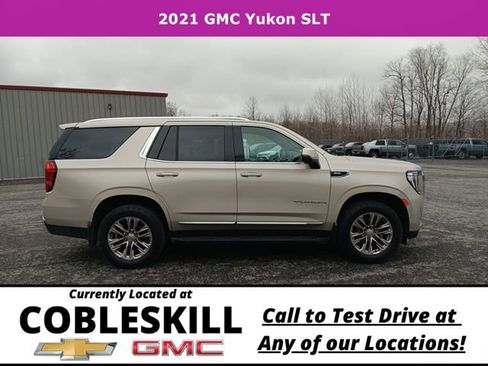 Used 2021 GMC Yukon SLT w/ SLT Luxury Package image 2