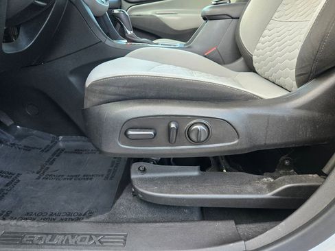 Used 2018 Chevrolet Equinox LT image 29