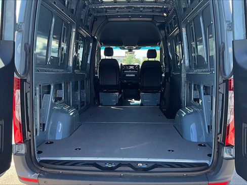 Used 2025 Mercedes-Benz Sprinter 2500 image 2