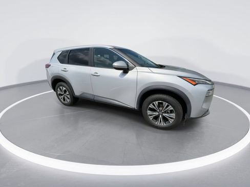 Used 2023 Nissan Rogue SV FWD image 2