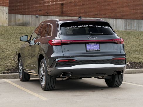 Certified 2025 Audi Q5 Premium w/ Convenience Package image 5
