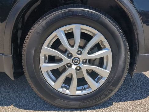 Used 2019 Nissan Rogue S w/ Special Edition Package FWD image 11