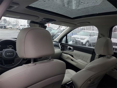 Certified 2023 Kia Sorento SX image 11