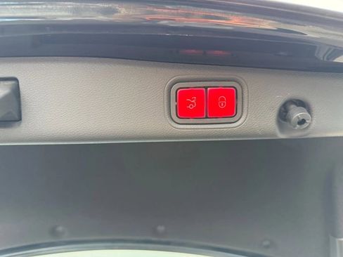 Used 2017 Mercedes-Benz E 300 4MATIC image 33