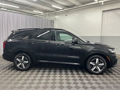 Certified 2022 Kia Sorento S image 4