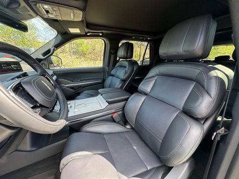 New 2026 Lincoln Navigator Reserve w/ Jet Appearance Package AWD/4WD image 16