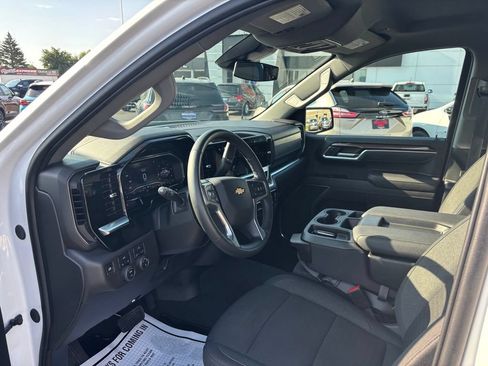 Used 2025 Chevrolet Silverado 1500 LT AWD/4WD image 13