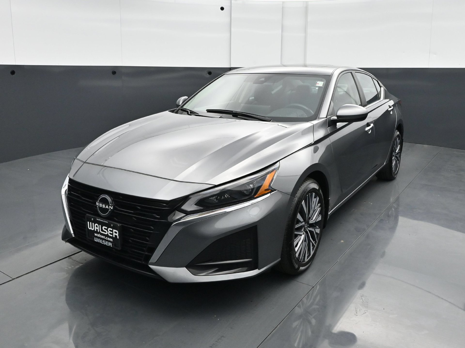Used 2024 Nissan Altima 2.5 SV w/ SV Premium Package AWD/4WD image 1
