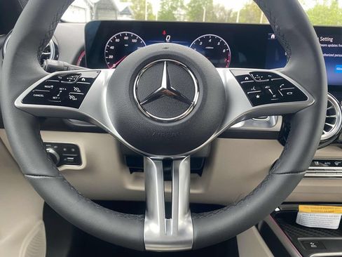 Certified 2025 Mercedes-Benz GLB 250 image 20