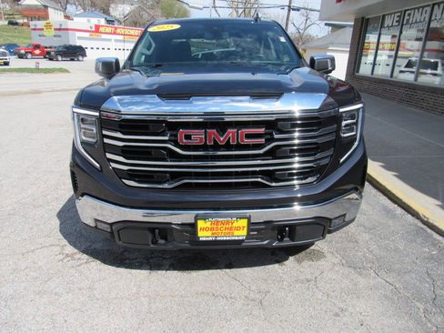 Used 2025 GMC Sierra 1500 SLT image 2