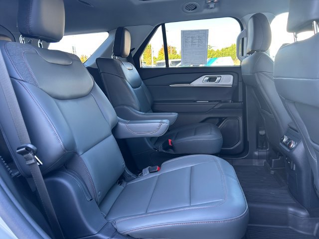Used 2025 Ford Explorer Active w/ Active Comfort Package AWD/4WD image 16