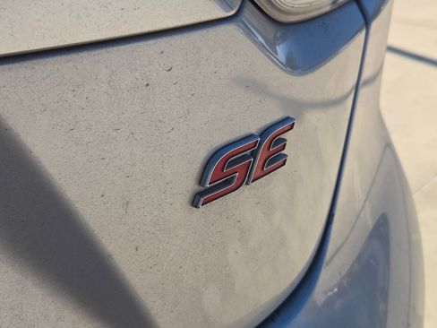 Used 2021 Toyota Corolla SE image 5