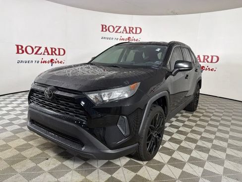 Used 2020 Toyota RAV4 LE FWD image 4