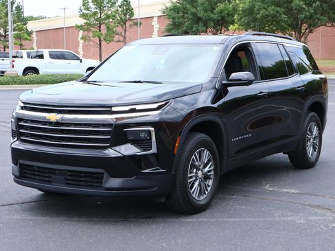 Used 2025 Chevrolet Traverse LT w/ Driver Confidence Package FWD image 28
