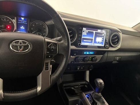 Used 2021 Toyota Tacoma SR5 RWD image 18