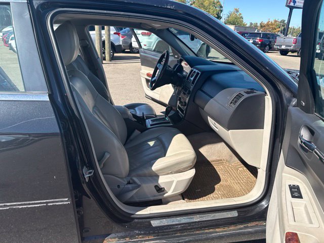 Used 2007 Chrysler 300 C w/ Protection Group II RWD image 13