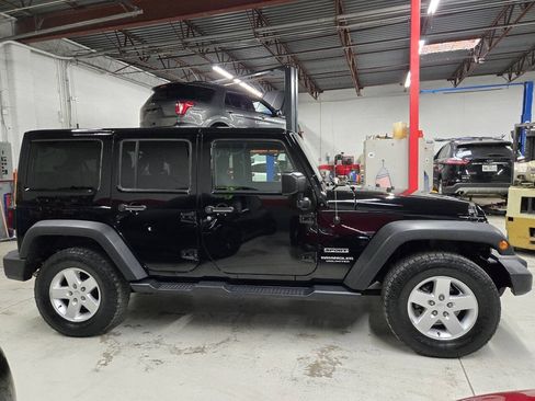 Used 2017 Jeep Wrangler Unlimited Sport w/ Quick Order Package 24S AWD/4WD image 4