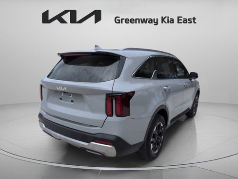 Certified 2025 Kia Sorento S FWD image 6