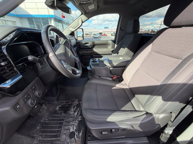 Used 2025 Chevrolet Silverado 2500 LT w/ Convenience Package AWD/4WD image 4