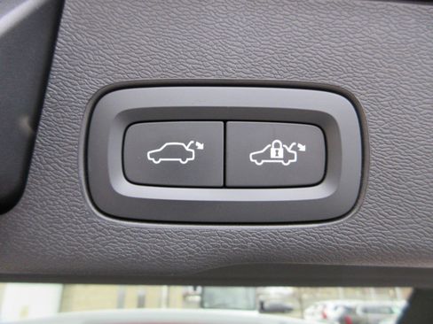 Used 2023 Volvo XC60 T8 Ultimate image 53