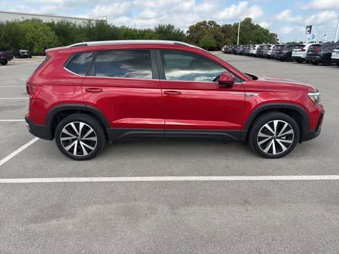 Used 2022 Volkswagen Taos SE image 6