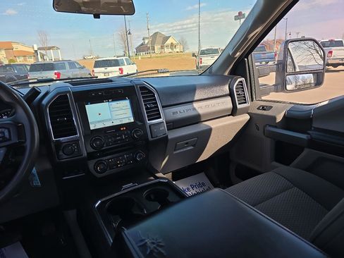 Used 2017 Ford F350 XLT w/ XLT Premium Package image 14