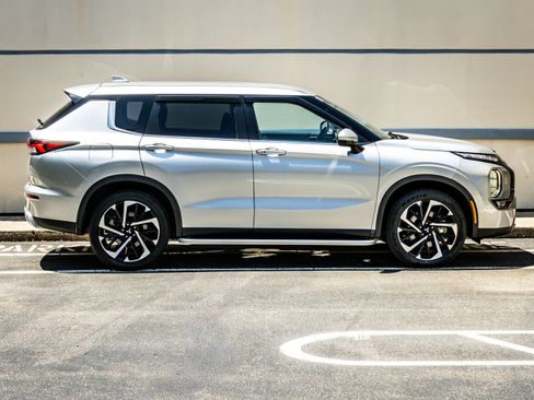 Used 2024 Mitsubishi Outlander SE AWD/4WD image 9