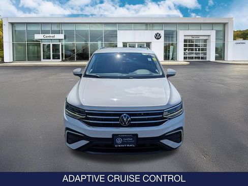 Used 2024 Volkswagen Tiguan SE AWD/4WD image 2