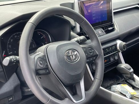Used 2023 Toyota RAV4 XLE Premium image 8