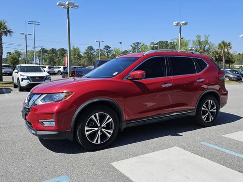 Used 2017 Nissan Rogue SL image 2