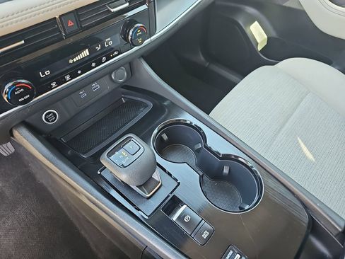 Used 2023 Nissan Rogue SV FWD image 23