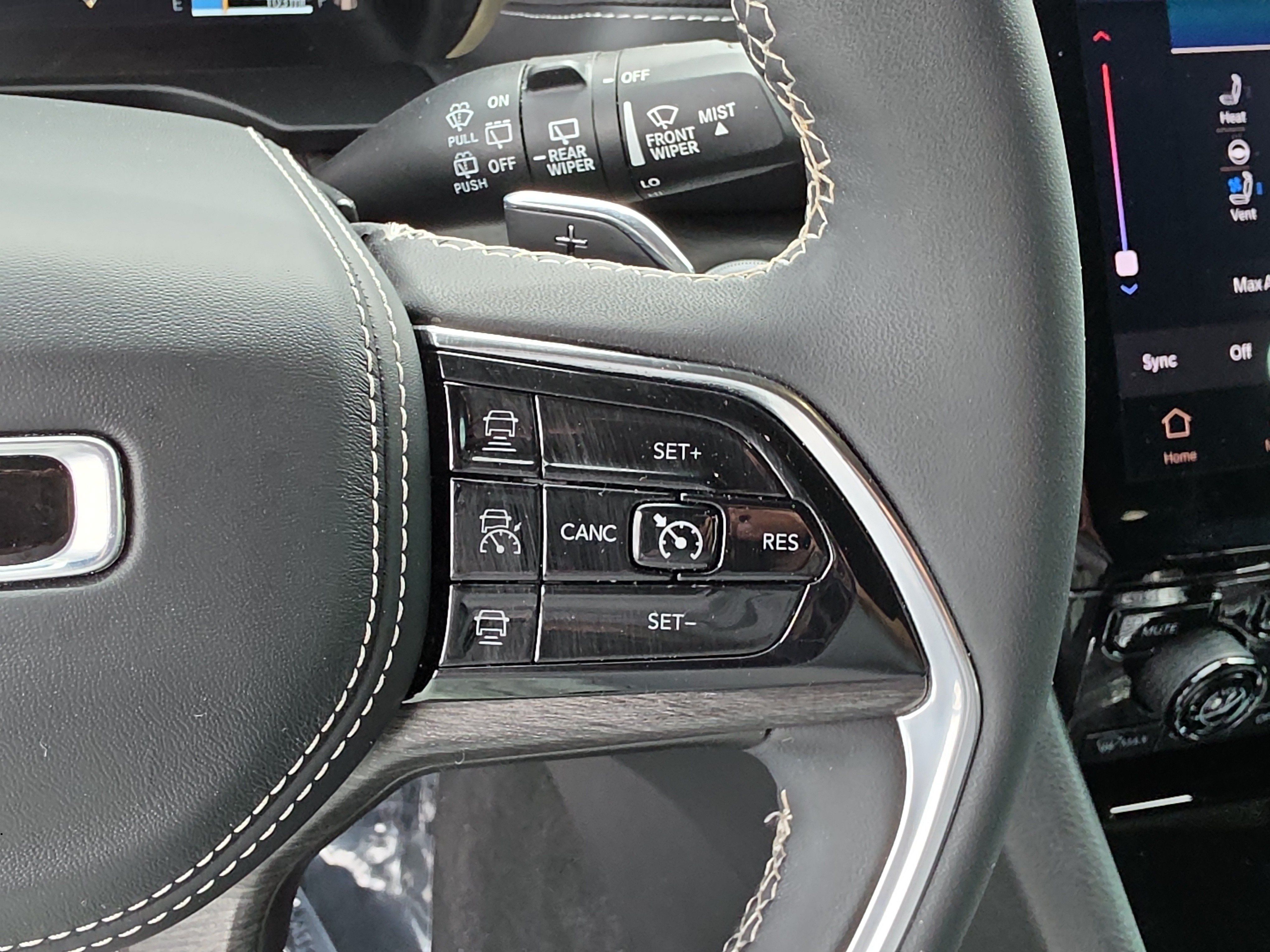 Used 2024 Jeep Grand Cherokee L Overland AWD/4WD image 33