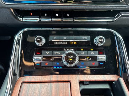 Used 2024 Lincoln Navigator L 4WD image 23