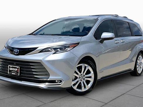 Used 2021 Toyota Sienna Platinum FWD image 1