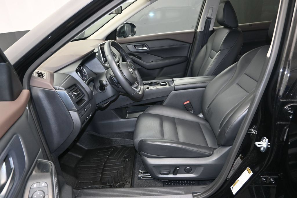Certified 2023 Nissan Rogue SV w/ SV Premium B Package AWD/4WD image 20
