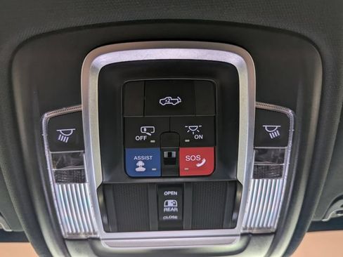 Used 2025 RAM 1500 Laramie AWD/4WD image 30