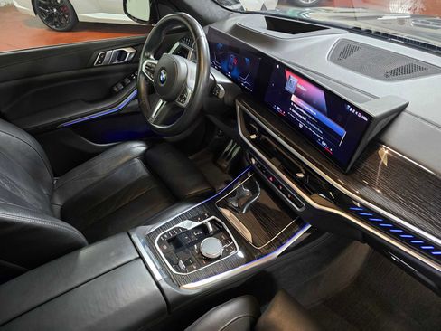 Used 2023 BMW X7 M60i w/ Climate Comfort Package image 19