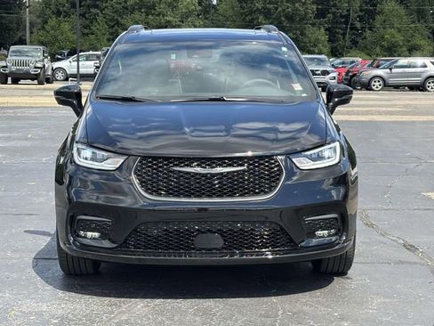 New 2026 Chrysler Pacifica Limited w/ S Appearance Package image 32