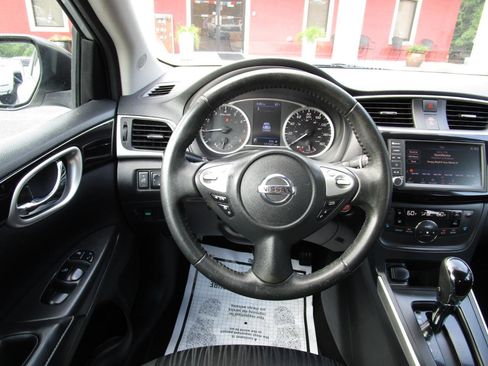Used 2019 Nissan Sentra SV FWD image 11