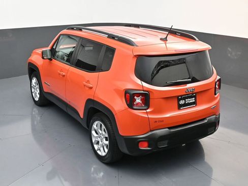 Used 2015 Jeep Renegade Latitude image 17