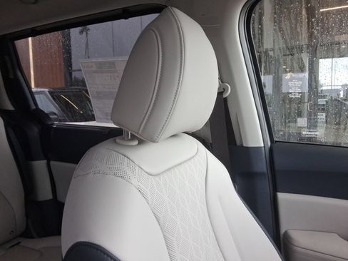 New 2026 Kia Carnival SX w/ SX Dark Edition Package FWD image 27
