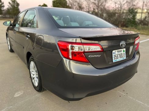 Used 2014 Toyota Camry LE image 8