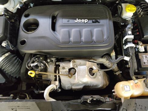 Used 2019 Jeep Cherokee Latitude Plus image 30