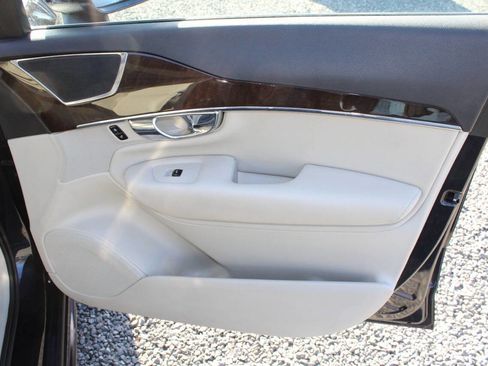 Used 2016 Volvo XC90 T6 Momentum w/ Momentum Plus Package image 23