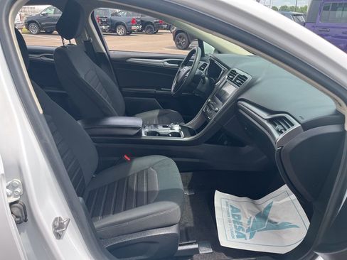 Used 2020 Ford Fusion SE FWD image 30