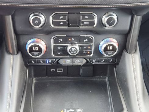 Used 2024 GMC Yukon XL AT4 w/ Technology Package AWD/4WD image 19