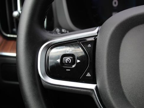 Used 2024 Volvo XC60 B5 Plus image 17